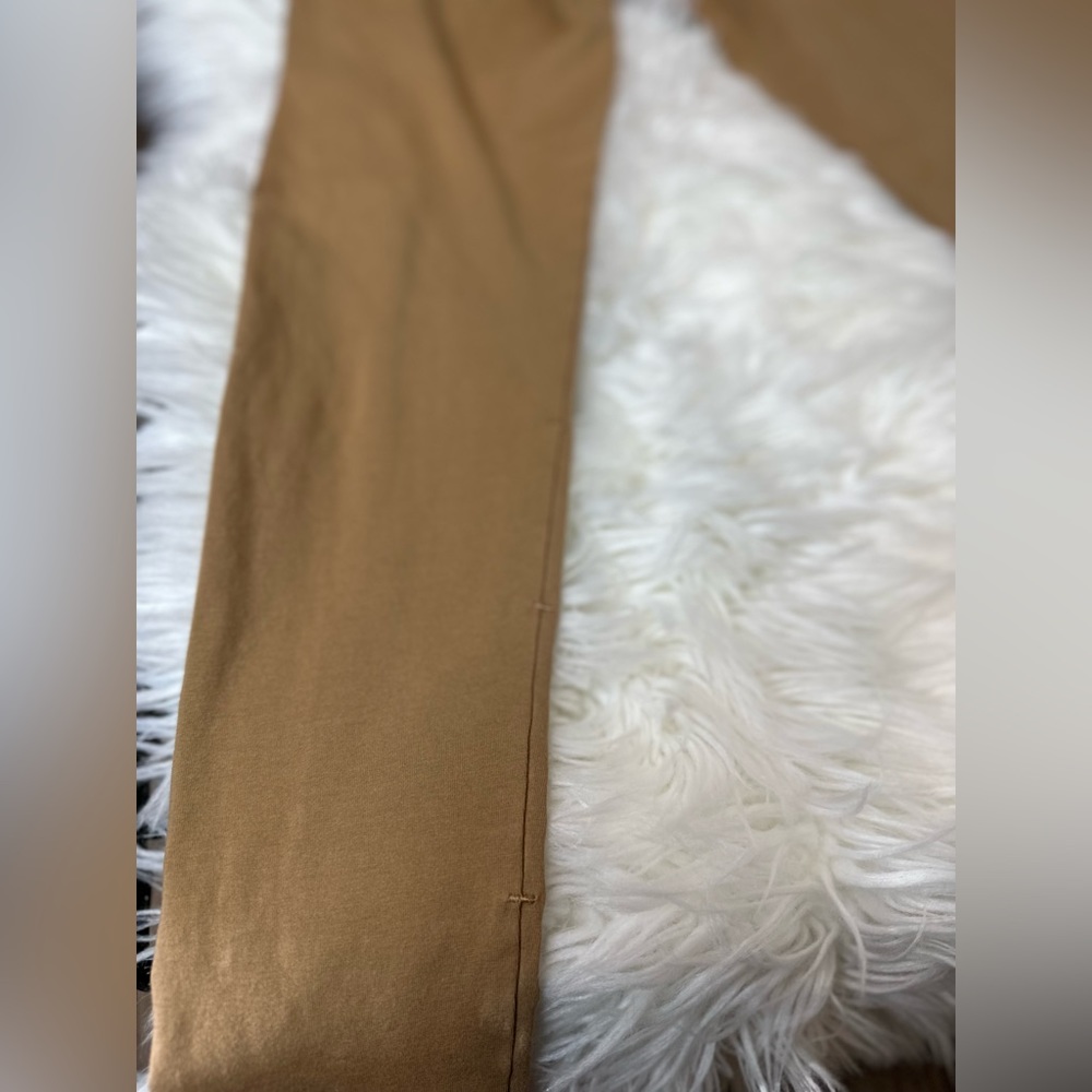 Aritzia TNA Equator Legging in Vintage Tan - Picture 4 of 7